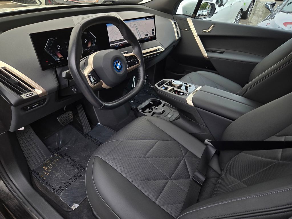 Used 2024 BMW iX xDrive50 w/ Convenience Package AWD/4WD image 10