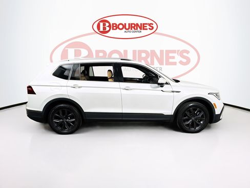 Used 2023 Volkswagen Tiguan SE w/ Panoramic Sunroof Package AWD/4WD image 8