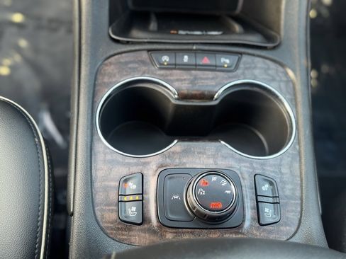 Used 2022 GMC Acadia Denali w/ Denali Ultimate Package image 18