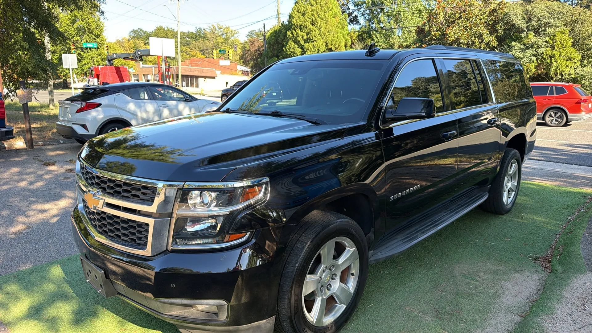 Used 2015 Chevrolet Suburban LT RWD image 3