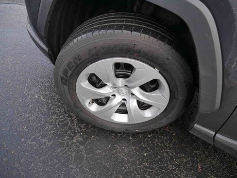 Used 2022 Toyota RAV4 LE image 11