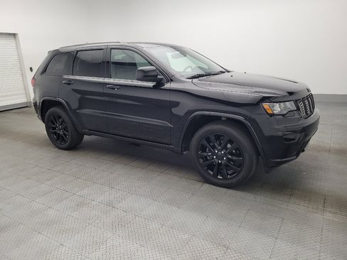 Used 2019 Jeep Grand Cherokee Altitude image 11