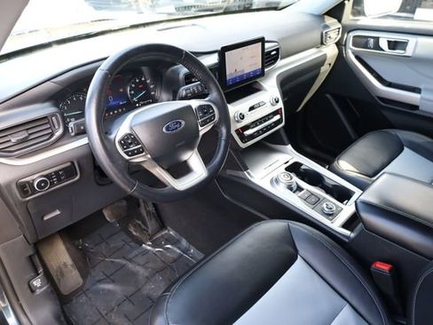 Used 2023 Ford Explorer XLT w/ Equipment Group 202A AWD/4WD image 12