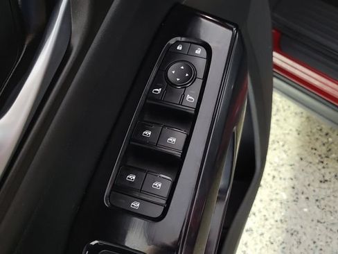 Used 2022 Nissan Pathfinder SV w/ SV Black Package FWD image 23