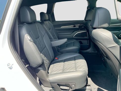Used 2025 Kia Telluride AWD image 30