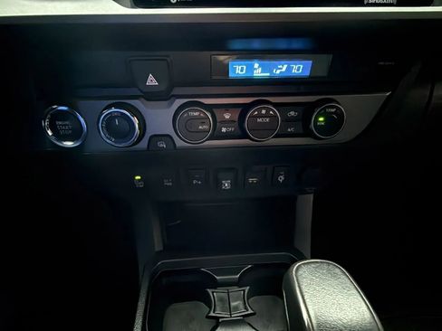 Used 2021 Toyota Tacoma TRD Off-Road w/ Technology Package image 19