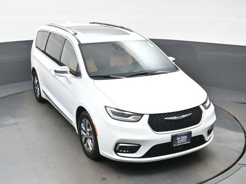 Used 2022 Chrysler Pacifica Pinnacle FWD image 41