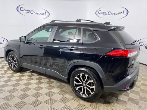 Used 2023 Toyota Corolla Cross AWD Hybrid w/ Moonroof Package image 4