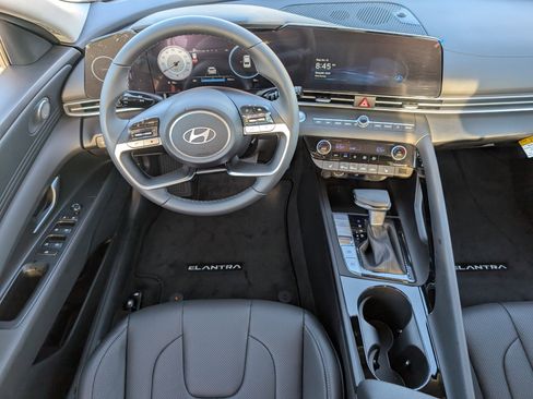 New 2025 Hyundai Elantra Limited FWD image 6