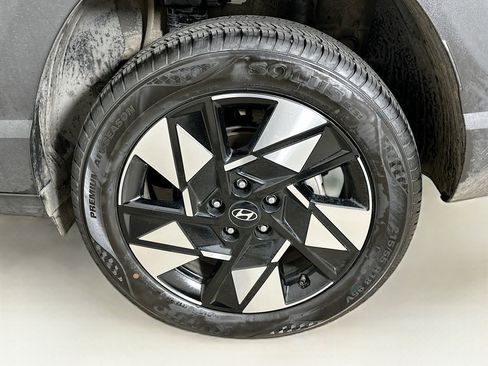 Used 2025 Hyundai Kona SEL image 11