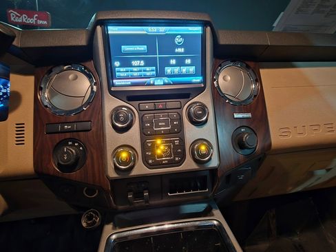 Used 2015 Ford F250 Lariat w/ Lariat Interior Package image 14