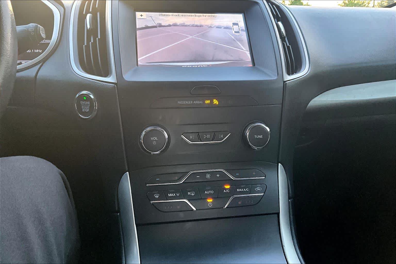 Used 2019 Ford Edge SEL w/ Cold Weather Package AWD/4WD image 32