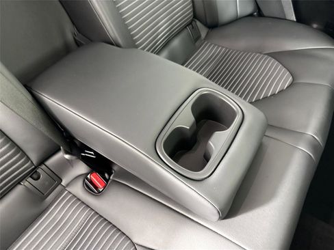 Certified 2022 Toyota Camry SE image 41