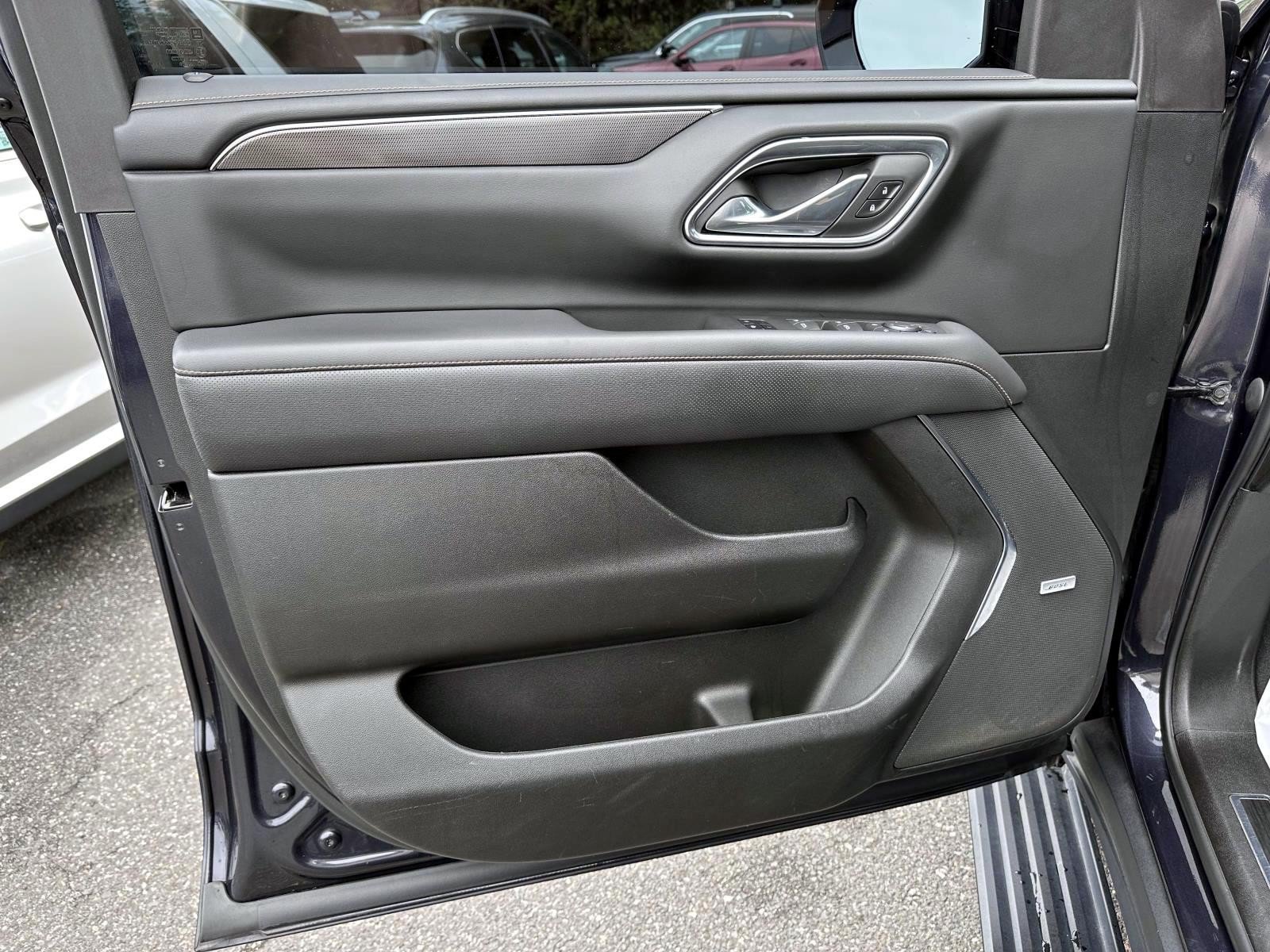 Used 2023 GMC Yukon XL AT4 w/ AT4 Premium Package AWD/4WD image 8