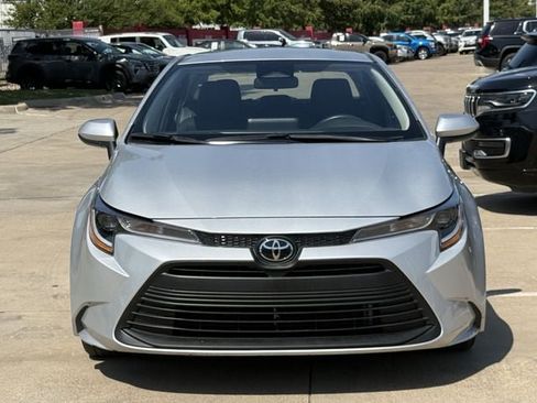 Used 2025 Toyota Corolla LE FWD image 8