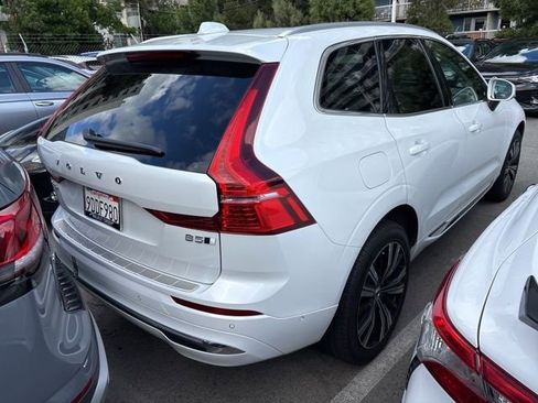 Used 2023 Volvo XC60 B5 Plus image 3