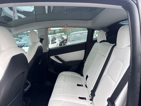 Used 2021 Tesla Model Y Long Range AWD/4WD image 29