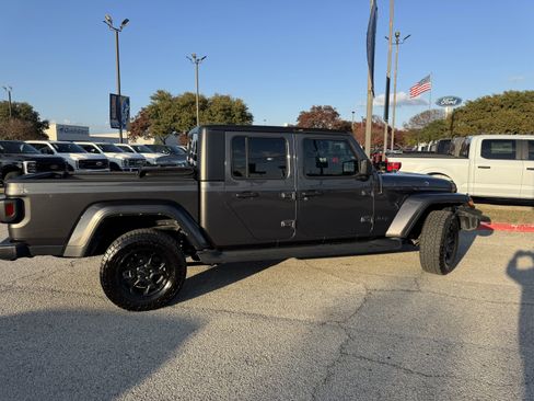 Used 2023 Jeep Gladiator Sport image 6