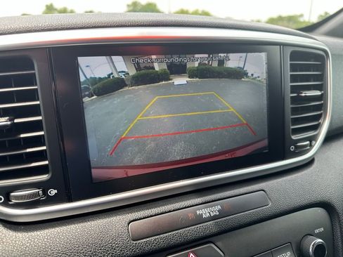 Used 2020 Kia Sportage S image 28