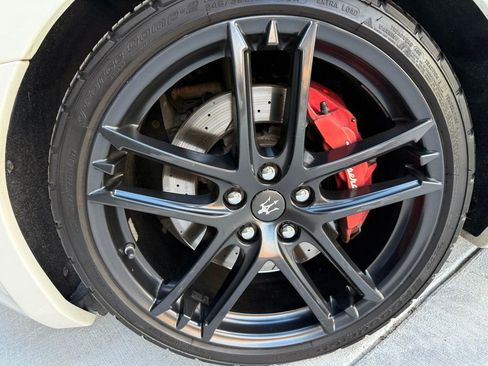 Used 2015 Maserati GranTurismo Sport image 40