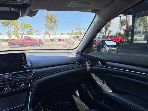 Used 2021 Honda Accord Touring image 16