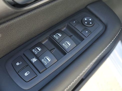 New 2026 Chrysler Pacifica Select image 21