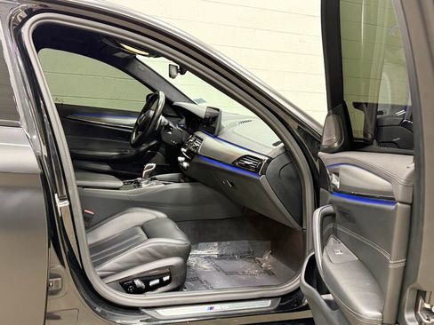 Used 2023 BMW M5 image 42