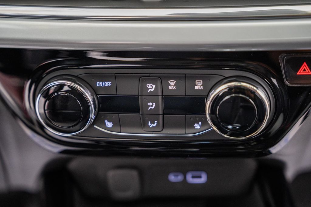 New 2026 Chevrolet Trax LT w/ Sunroof Package FWD image 22