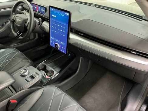 Used 2022 Ford Mustang Mach-E Select image 18