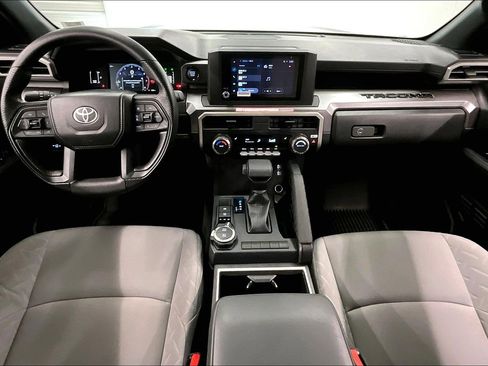 Used 2025 Toyota Tacoma SR5 AWD/4WD image 18