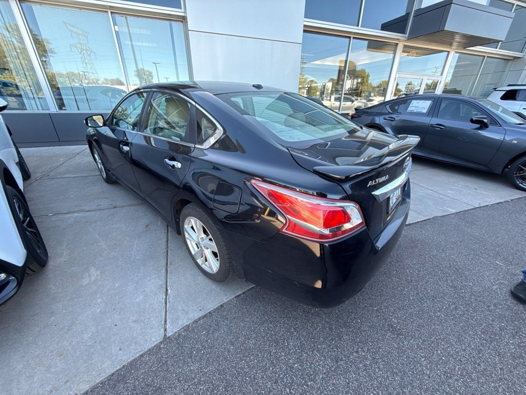 Used 2013 Nissan Altima 2.5 SL w/ Technology Pkg FWD image 7