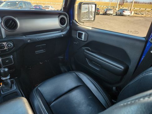 Used 2018 Jeep Wrangler Unlimited Sport S image 23