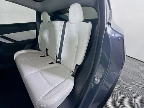 Used 2020 Tesla Model Y Long Range image 24