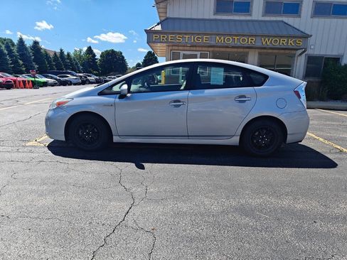 Used 2015 Toyota Prius Two FWD image 2