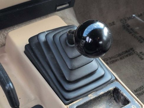 Used 1994 Jeep Cherokee SE image 28