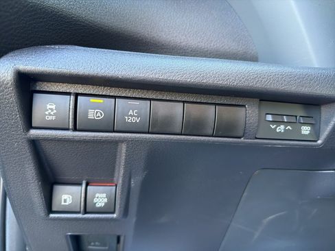 Used 2025 Toyota Sienna XSE w/ XSE Plus Package image 12