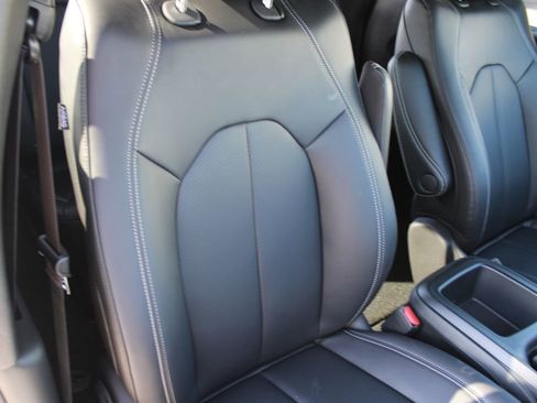 New 2026 Chrysler Pacifica Select image 14