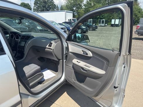 Used 2012 Chevrolet Traverse LS FWD image 14