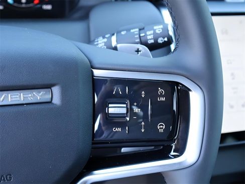 New 2025 Land Rover Discovery Sport Dynamic SE image 32