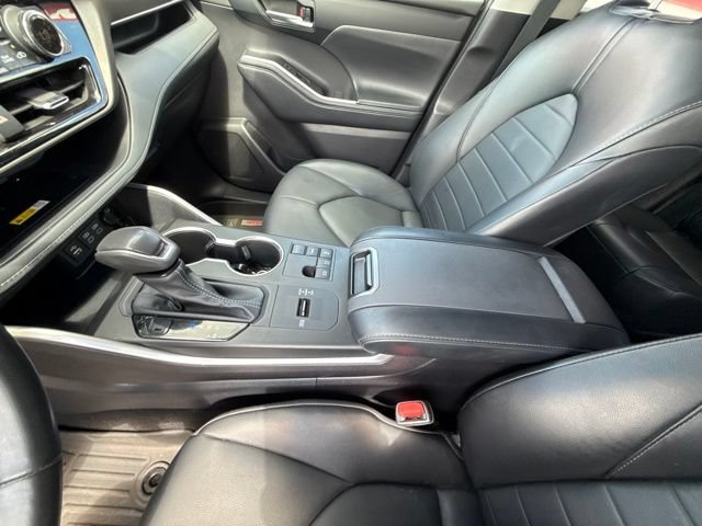 Used 2023 Toyota Highlander XLE FWD image 13