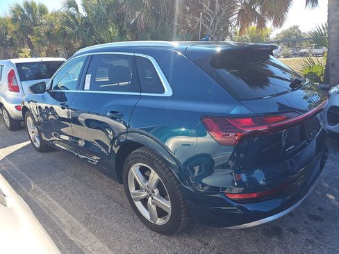 Used 2019 Audi e-tron Prestige w/ Prestige Package image 7