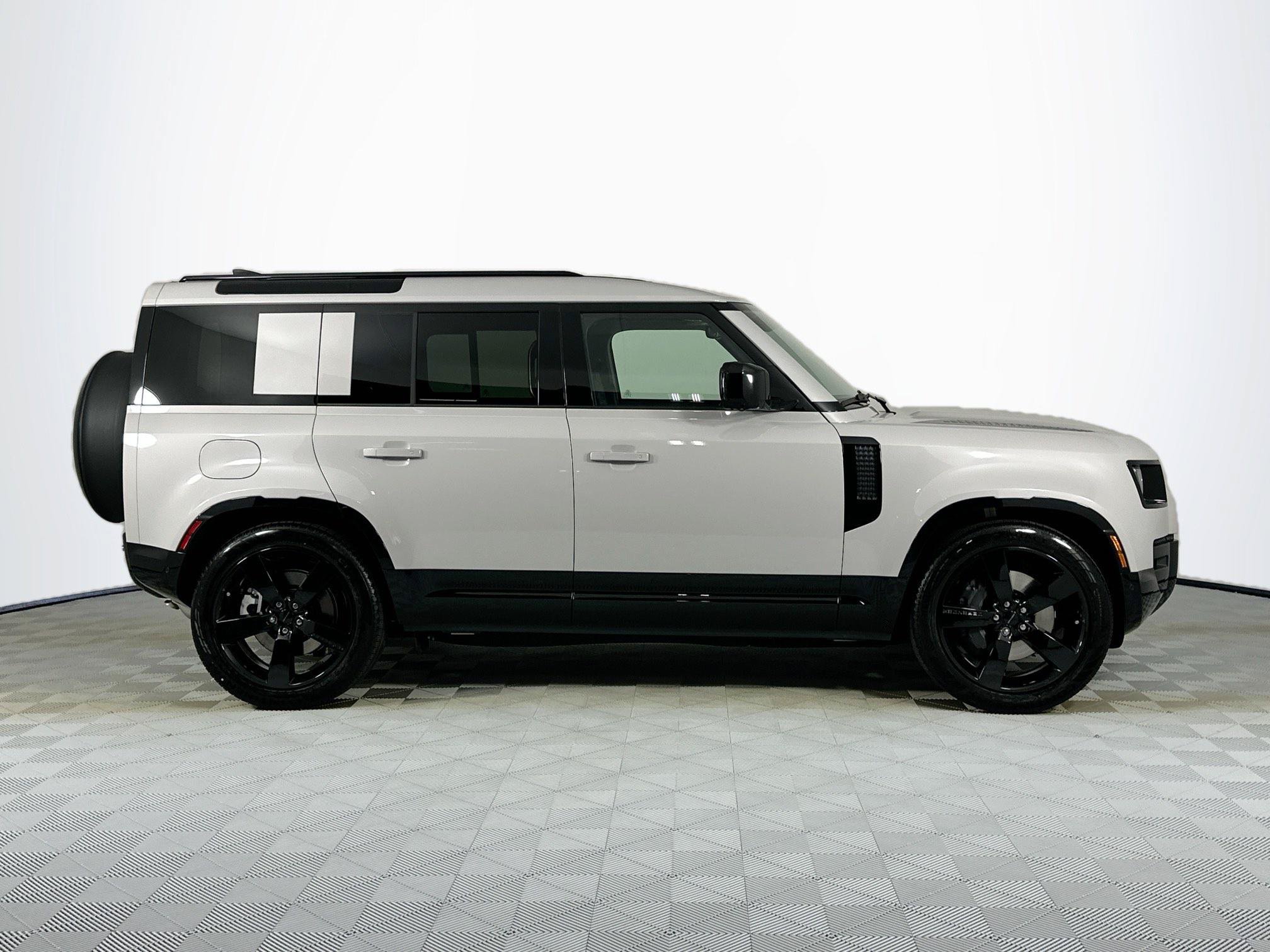 Used 2026 Land Rover Defender 110 X-Dynamic SE AWD/4WD image 4