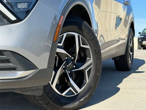 Used 2024 Kia Sportage LX image 2