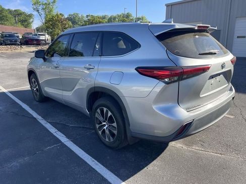 Used 2021 Toyota Highlander XLE image 9