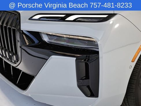 Used 2023 BMW 740i w/ Parking Assistance Package RWD image 11