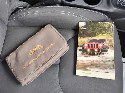 Used 2016 Jeep Wrangler Unlimited Sahara AWD/4WD image 34