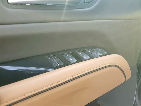 Certified 2023 Cadillac Escalade ESV Premium Luxury image 10