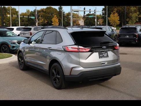 Used 2021 Ford Edge SE image 4