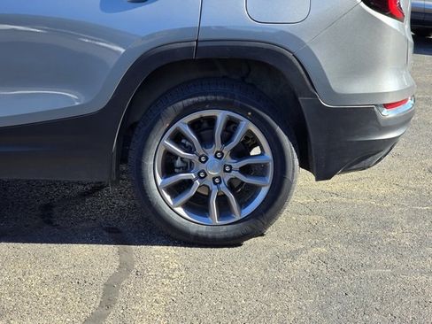 Used 2024 GMC Terrain SLT image 14
