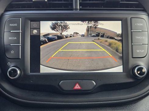 Certified 2025 Kia Soul LX w/ LX Technology Package FWD image 17